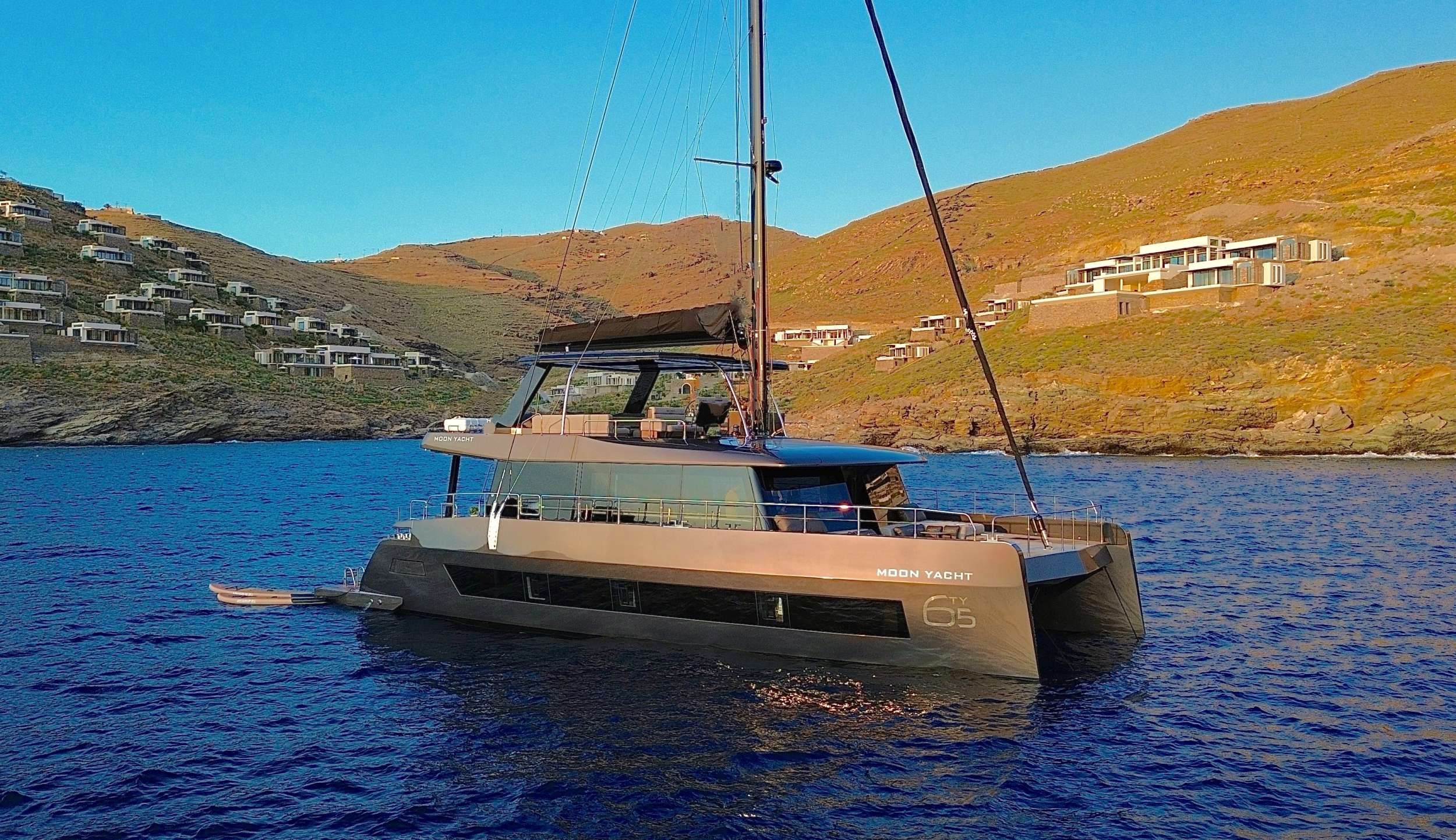 HONEYMOON — Moon Yacht crewed catamaran Greece